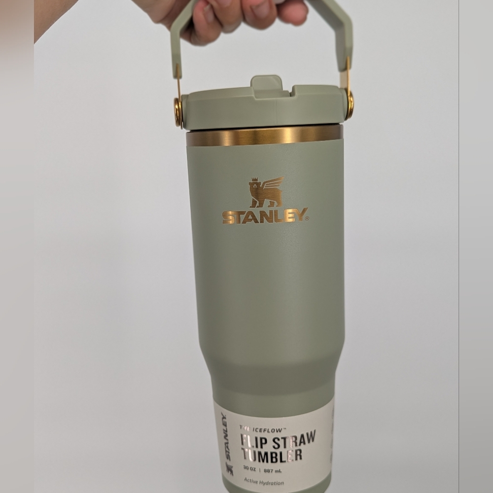 New STANLEY Iceflow Flip Straw Tumbler Bottle cup 30 OZ Juniper Green Fall 2025